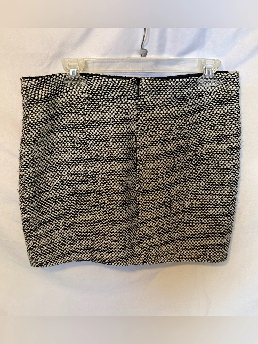 J. Crew Black and White Tweed Mini Skirt 55%Acrylic 38%Wool 7%Other Size 8 (X22)